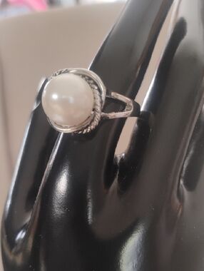 Pearl And Twisted Rope Silver Tone Ring Size 9 Great Condition Like New!